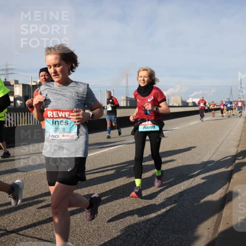03.10.2025 - Köhlbrandbrückenlauf Lena Gebhardt http://msf.ph/oto/9144445 03.10.2025 10:02:10 Position 2 2740, 2978 meine-sportfotos.de