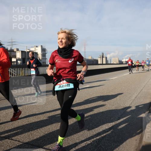 03.10.2025 - Köhlbrandbrückenlauf Lena Gebhardt http://msf.ph/oto/9144456 03.10.2025 10:02:10 Position 2 2350 meine-sportfotos.de