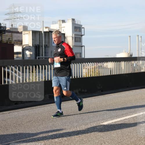 03.10.2025 - Köhlbrandbrückenlauf Lena Gebhardt http://msf.ph/oto/9144477 03.10.2025 10:02:11 Position 2  meine-sportfotos.de