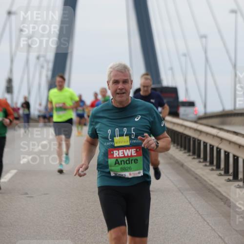 03.10.2025 - Köhlbrandbrückenlauf Jannik Wohlers http://msf.ph/oto/9144492 03.10.2025 15:45:54 Position 1 2025, 8826 meine-sportfotos.de