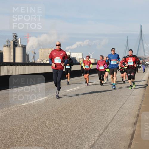 03.10.2025 - Köhlbrandbrückenlauf Lena Gebhardt http://msf.ph/oto/9144493 03.10.2025 10:02:12 Position 2  meine-sportfotos.de