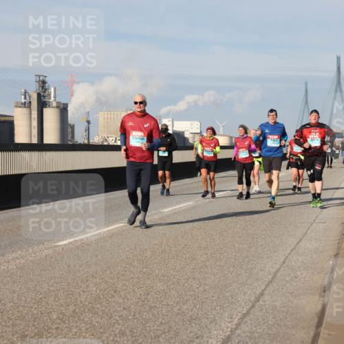 03.10.2025 - Köhlbrandbrückenlauf Lena Gebhardt http://msf.ph/oto/9144500 03.10.2025 10:02:12 Position 2 483 meine-sportfotos.de
