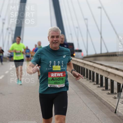 03.10.2025 - Köhlbrandbrückenlauf Jannik Wohlers http://msf.ph/oto/9144502 03.10.2025 15:45:54 Position 1 2025, 39, 8826 meine-sportfotos.de