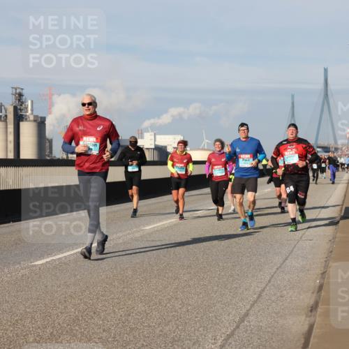 03.10.2025 - Köhlbrandbrückenlauf Lena Gebhardt http://msf.ph/oto/9144505 03.10.2025 10:02:12 Position 2 64 meine-sportfotos.de