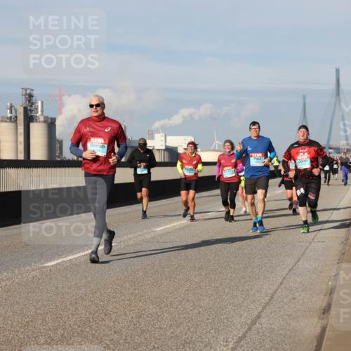 03.10.2025 - Köhlbrandbrückenlauf Lena Gebhardt http://msf.ph/oto/9144509 03.10.2025 10:02:12 Position 2 64 meine-sportfotos.de