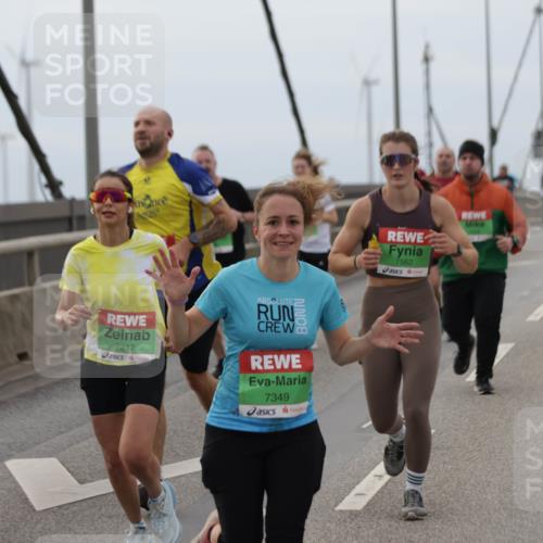 03.10.2025 - Köhlbrandbrückenlauf Jannik Wohlers http://msf.ph/oto/9144514 03.10.2025 15:45:56 Position 1 7217, 7349, 7562 meine-sportfotos.de