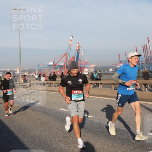 03.10.2025 - Köhlbrandbrückenlauf Yannick Fuchs http://msf.ph/oto/9144517 03.10.2025 08:32:54 Position 2 3629 meine-sportfotos.de