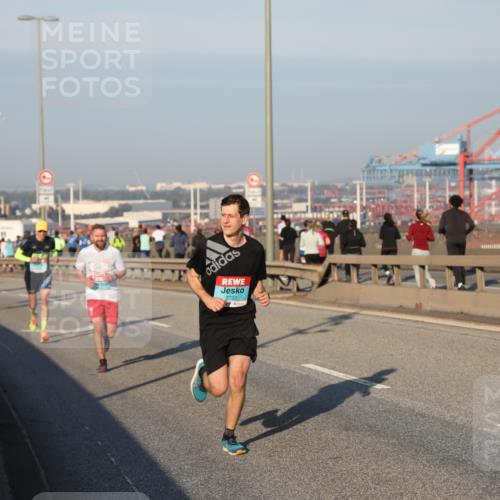 03.10.2025 - Köhlbrandbrückenlauf Yannick Fuchs http://msf.ph/oto/9144548 03.10.2025 08:32:57 Position 2 2722 meine-sportfotos.de