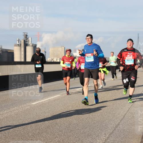 03.10.2025 - Köhlbrandbrückenlauf Lena Gebhardt http://msf.ph/oto/9144552 03.10.2025 10:02:14 Position 2 3259, 3713, 64 meine-sportfotos.de