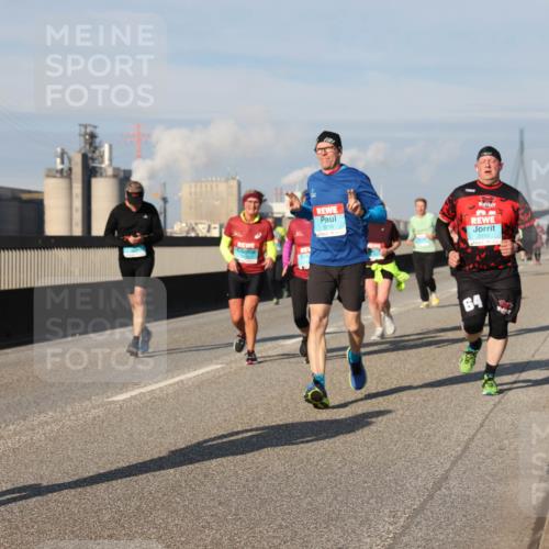 03.10.2025 - Köhlbrandbrückenlauf Lena Gebhardt http://msf.ph/oto/9144554 03.10.2025 10:02:14 Position 2 3259, 3713, 64 meine-sportfotos.de