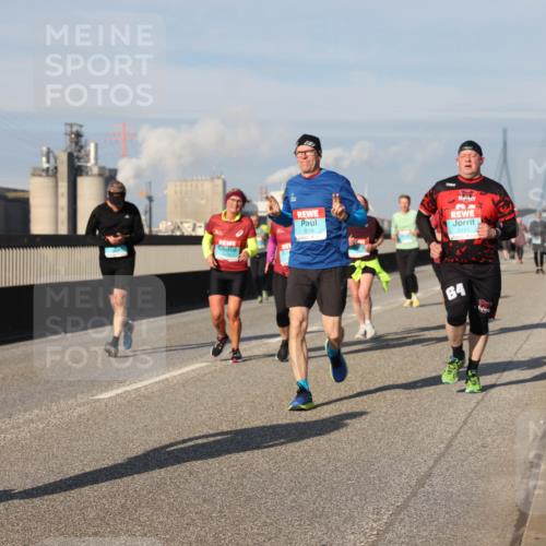03.10.2025 - Köhlbrandbrückenlauf Lena Gebhardt http://msf.ph/oto/9144558 03.10.2025 10:02:14 Position 2 3713, 3259, 64 meine-sportfotos.de