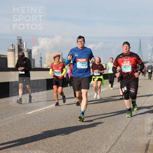 03.10.2025 - Köhlbrandbrückenlauf Lena Gebhardt http://msf.ph/oto/9144560 03.10.2025 10:02:15 Position 2 3259, 3713, 64 meine-sportfotos.de
