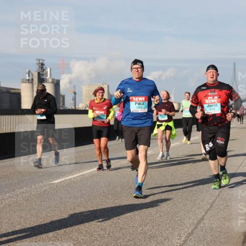 03.10.2025 - Köhlbrandbrückenlauf Lena Gebhardt http://msf.ph/oto/9144563 03.10.2025 10:02:15 Position 2 3259, 3713, 84 meine-sportfotos.de