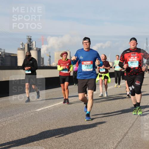 03.10.2025 - Köhlbrandbrückenlauf Lena Gebhardt http://msf.ph/oto/9144564 03.10.2025 10:02:15 Position 2 3259, 3713, 64 meine-sportfotos.de
