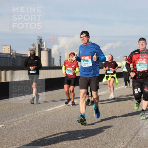 03.10.2025 - Köhlbrandbrückenlauf Lena Gebhardt http://msf.ph/oto/9144568 03.10.2025 10:02:15 Position 2 4, 40, 2174, 3259, 3713, 64 meine-sportfotos.de