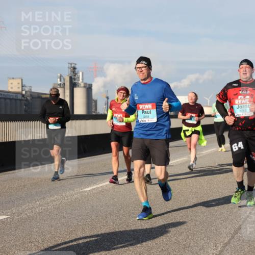 03.10.2025 - Köhlbrandbrückenlauf Lena Gebhardt http://msf.ph/oto/9144573 03.10.2025 10:02:15 Position 2 3259, 3713, 64 meine-sportfotos.de