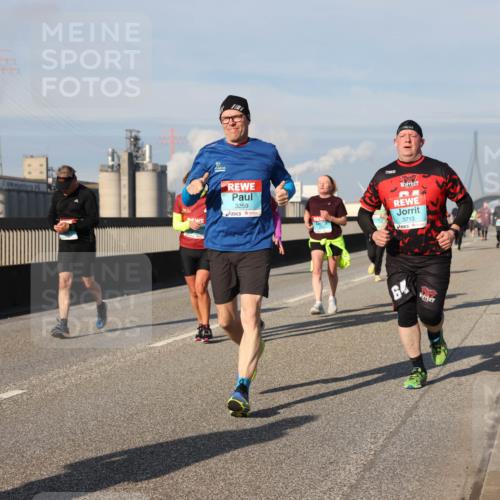 03.10.2025 - Köhlbrandbrückenlauf Lena Gebhardt http://msf.ph/oto/9144575 03.10.2025 10:02:16 Position 2 3259, 3713, 64 meine-sportfotos.de