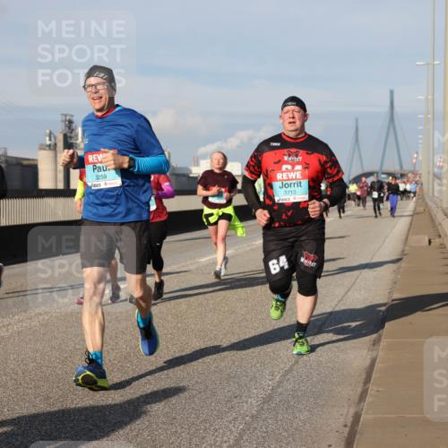 03.10.2025 - Köhlbrandbrückenlauf Lena Gebhardt http://msf.ph/oto/9144581 03.10.2025 10:02:16 Position 2 3259, 3713, 64 meine-sportfotos.de