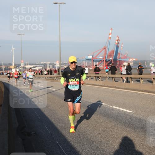 03.10.2025 - Köhlbrandbrückenlauf Yannick Fuchs http://msf.ph/oto/9144600 03.10.2025 08:33:02 Position 2 1055 meine-sportfotos.de