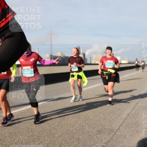 03.10.2025 - Köhlbrandbrückenlauf Lena Gebhardt http://msf.ph/oto/9144630 03.10.2025 10:02:18 Position 2  meine-sportfotos.de