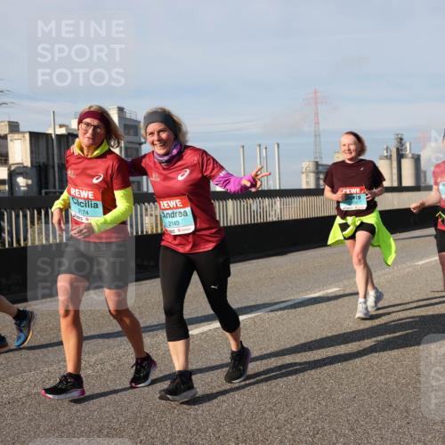 03.10.2025 - Köhlbrandbrückenlauf Lena Gebhardt http://msf.ph/oto/9144633 03.10.2025 10:02:18 Position 2 2174, 2143, 2154 meine-sportfotos.de