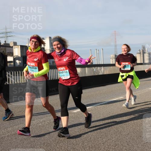 03.10.2025 - Köhlbrandbrückenlauf Lena Gebhardt http://msf.ph/oto/9144636 03.10.2025 10:02:18 Position 2 74, 2143, 2154 meine-sportfotos.de