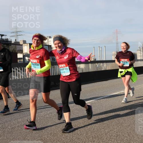 03.10.2025 - Köhlbrandbrückenlauf Lena Gebhardt http://msf.ph/oto/9144638 03.10.2025 10:02:19 Position 2 74, 2143, 2154 meine-sportfotos.de