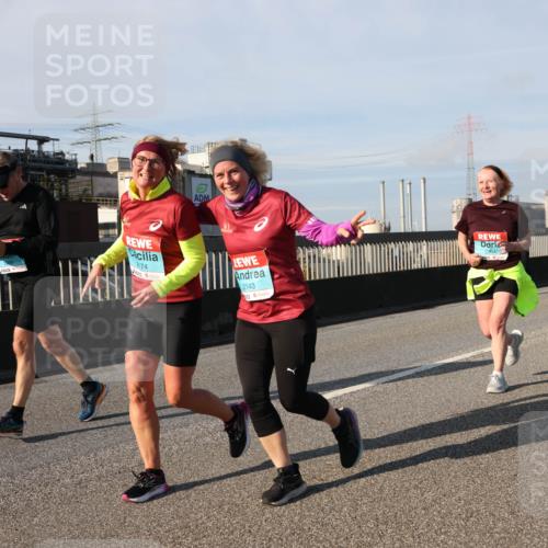 03.10.2025 - Köhlbrandbrückenlauf Lena Gebhardt http://msf.ph/oto/9144641 03.10.2025 10:02:19 Position 2 74, 2143, 2164, 2154 meine-sportfotos.de