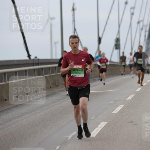 03.10.2025 - Köhlbrandbrückenlauf Jannik Wohlers http://msf.ph/oto/9144643 03.10.2025 15:46:02 Position 1 7419 meine-sportfotos.de