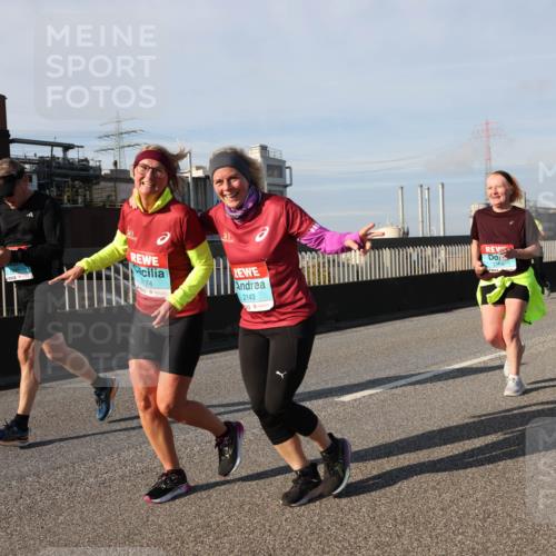 03.10.2025 - Köhlbrandbrückenlauf Lena Gebhardt http://msf.ph/oto/9144644 03.10.2025 10:02:19 Position 2 74, 2143, 2164, 2154 meine-sportfotos.de