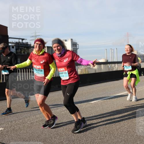 03.10.2025 - Köhlbrandbrückenlauf Lena Gebhardt http://msf.ph/oto/9144647 03.10.2025 10:02:19 Position 2 2174, 2143, 2164, 2154 meine-sportfotos.de