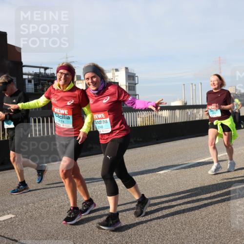 03.10.2025 - Köhlbrandbrückenlauf Lena Gebhardt http://msf.ph/oto/9144648 03.10.2025 10:02:19 Position 2 2174, 2143, 2154 meine-sportfotos.de