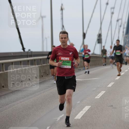 03.10.2025 - Köhlbrandbrückenlauf Jannik Wohlers http://msf.ph/oto/9144650 03.10.2025 15:46:02 Position 1 7419 meine-sportfotos.de