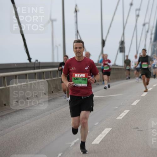 03.10.2025 - Köhlbrandbrückenlauf Jannik Wohlers http://msf.ph/oto/9144653 03.10.2025 15:46:02 Position 1 7419 meine-sportfotos.de