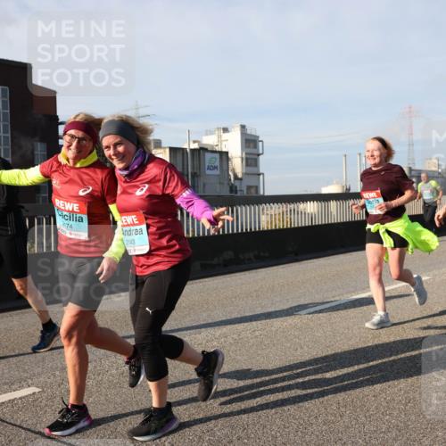 03.10.2025 - Köhlbrandbrückenlauf Lena Gebhardt http://msf.ph/oto/9144659 03.10.2025 10:02:19 Position 2 74, 2143, 2154 meine-sportfotos.de