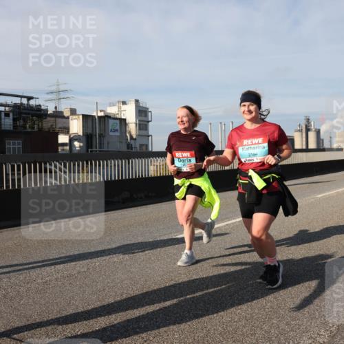 03.10.2025 - Köhlbrandbrückenlauf Lena Gebhardt http://msf.ph/oto/9144666 03.10.2025 10:02:19 Position 2 216, 2154 meine-sportfotos.de