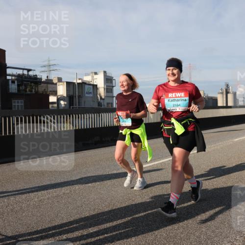 03.10.2025 - Köhlbrandbrückenlauf Lena Gebhardt http://msf.ph/oto/9144672 03.10.2025 10:02:19 Position 2 2164, 2154 meine-sportfotos.de