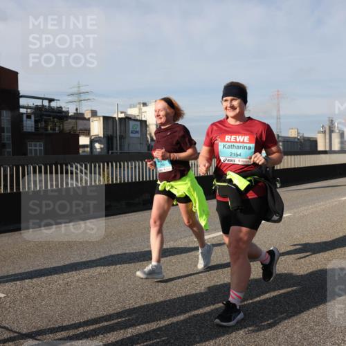 03.10.2025 - Köhlbrandbrückenlauf Lena Gebhardt http://msf.ph/oto/9144676 03.10.2025 10:02:19 Position 2 2154 meine-sportfotos.de