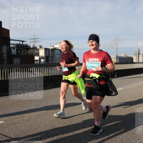 03.10.2025 - Köhlbrandbrückenlauf Lena Gebhardt http://msf.ph/oto/9144679 03.10.2025 10:02:19 Position 2 2154 meine-sportfotos.de