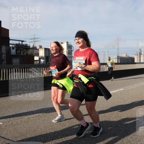 03.10.2025 - Köhlbrandbrückenlauf Lena Gebhardt http://msf.ph/oto/9144686 03.10.2025 10:02:20 Position 2  meine-sportfotos.de