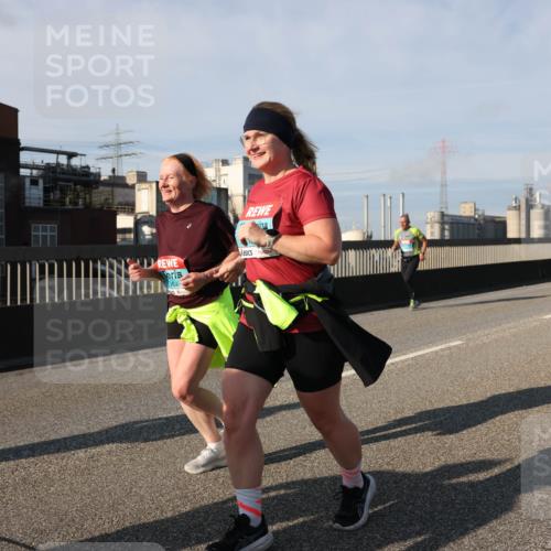 03.10.2025 - Köhlbrandbrückenlauf Lena Gebhardt http://msf.ph/oto/9144688 03.10.2025 10:02:20 Position 2 64 meine-sportfotos.de