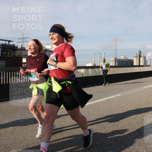 03.10.2025 - Köhlbrandbrückenlauf Lena Gebhardt http://msf.ph/oto/9144693 03.10.2025 10:02:20 Position 2  meine-sportfotos.de