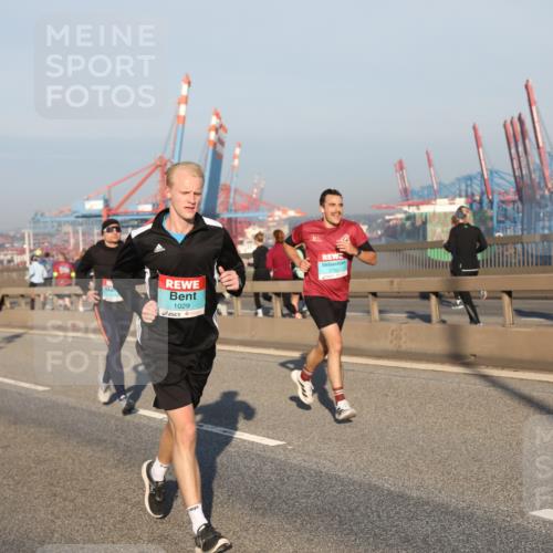 03.10.2025 - Köhlbrandbrückenlauf Yannick Fuchs http://msf.ph/oto/9144703 03.10.2025 08:33:13 Position 2 1029, 2792 meine-sportfotos.de