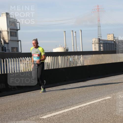 03.10.2025 - Köhlbrandbrückenlauf Lena Gebhardt http://msf.ph/oto/9144711 03.10.2025 10:02:21 Position 2 1482, 2167 meine-sportfotos.de