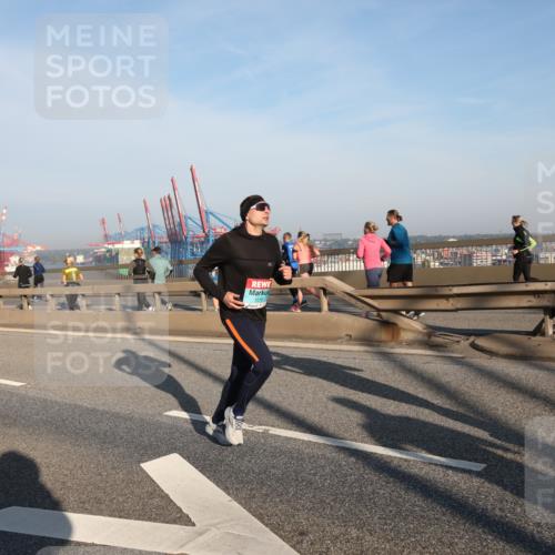 03.10.2025 - Köhlbrandbrückenlauf Yannick Fuchs http://msf.ph/oto/9144730 03.10.2025 08:33:15 Position 2 1019 meine-sportfotos.de
