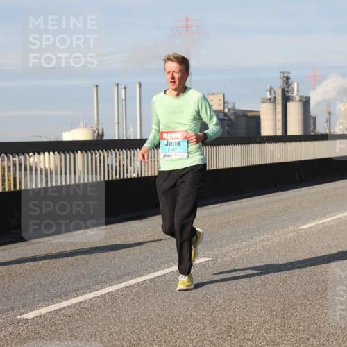 03.10.2025 - Köhlbrandbrückenlauf Lena Gebhardt http://msf.ph/oto/9144736 03.10.2025 10:02:22 Position 2 2167 meine-sportfotos.de