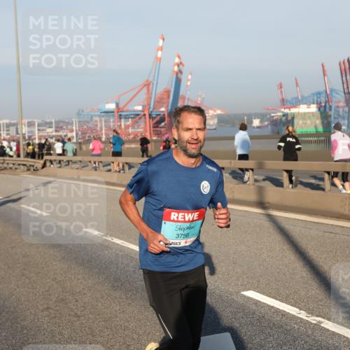03.10.2025 - Köhlbrandbrückenlauf Yannick Fuchs http://msf.ph/oto/9144743 03.10.2025 08:33:22 Position 2 3756 meine-sportfotos.de