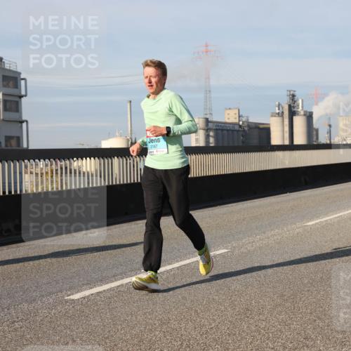 03.10.2025 - Köhlbrandbrückenlauf Lena Gebhardt http://msf.ph/oto/9144750 03.10.2025 10:02:22 Position 2 2167 meine-sportfotos.de