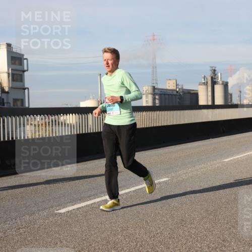 03.10.2025 - Köhlbrandbrückenlauf Lena Gebhardt http://msf.ph/oto/9144753 03.10.2025 10:02:22 Position 2 2167 meine-sportfotos.de