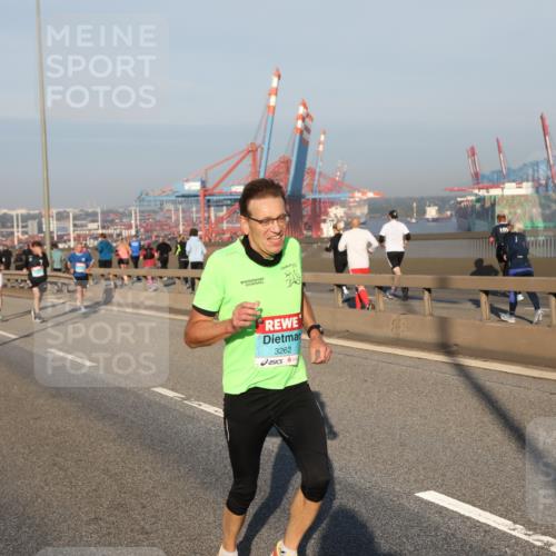 03.10.2025 - Köhlbrandbrückenlauf Yannick Fuchs http://msf.ph/oto/9144767 03.10.2025 08:33:25 Position 2 3262 meine-sportfotos.de
